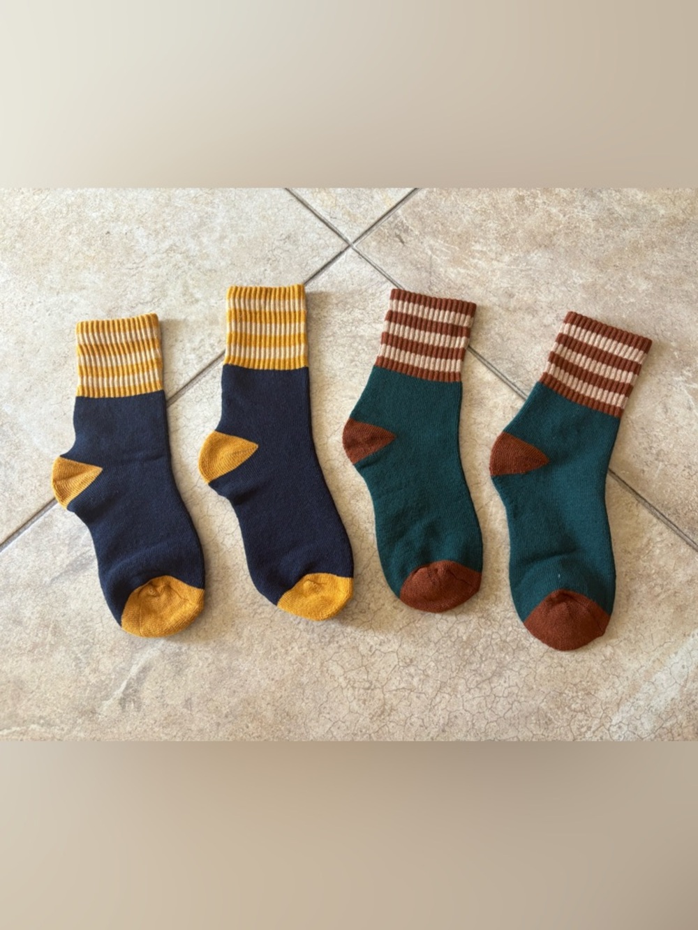 2 new socks. No tag.